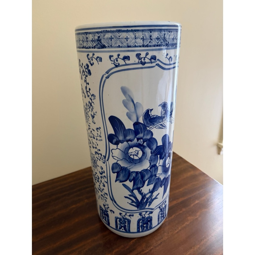 Vintage Chinoiserie Blue and White Porcelain Umbrella Stand / Vase - Picture 3 of 6